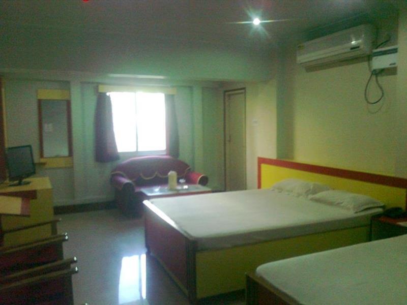 Hotel Tribhuvan 란치 외부 사진