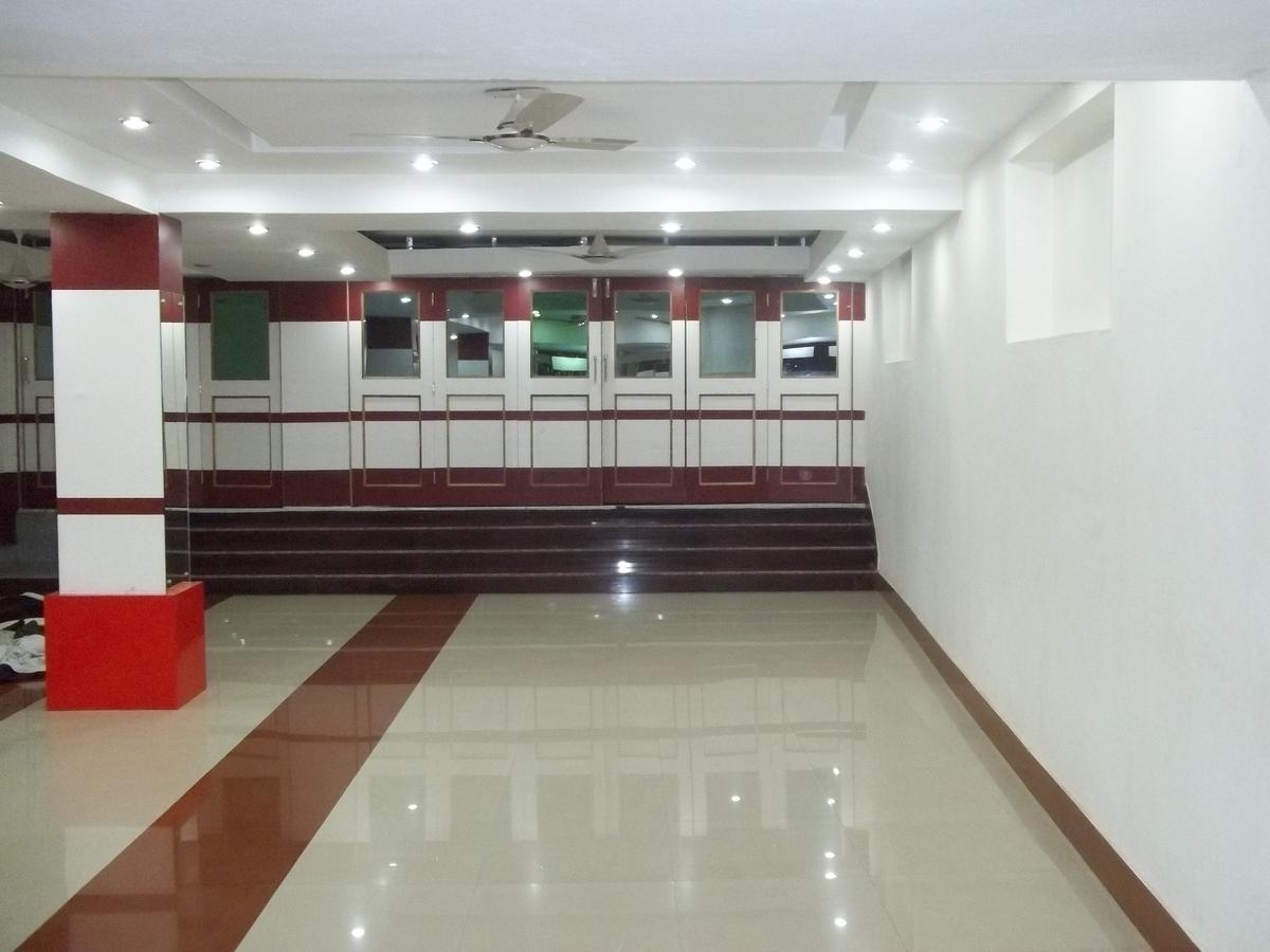 Hotel Tribhuvan 란치 외부 사진